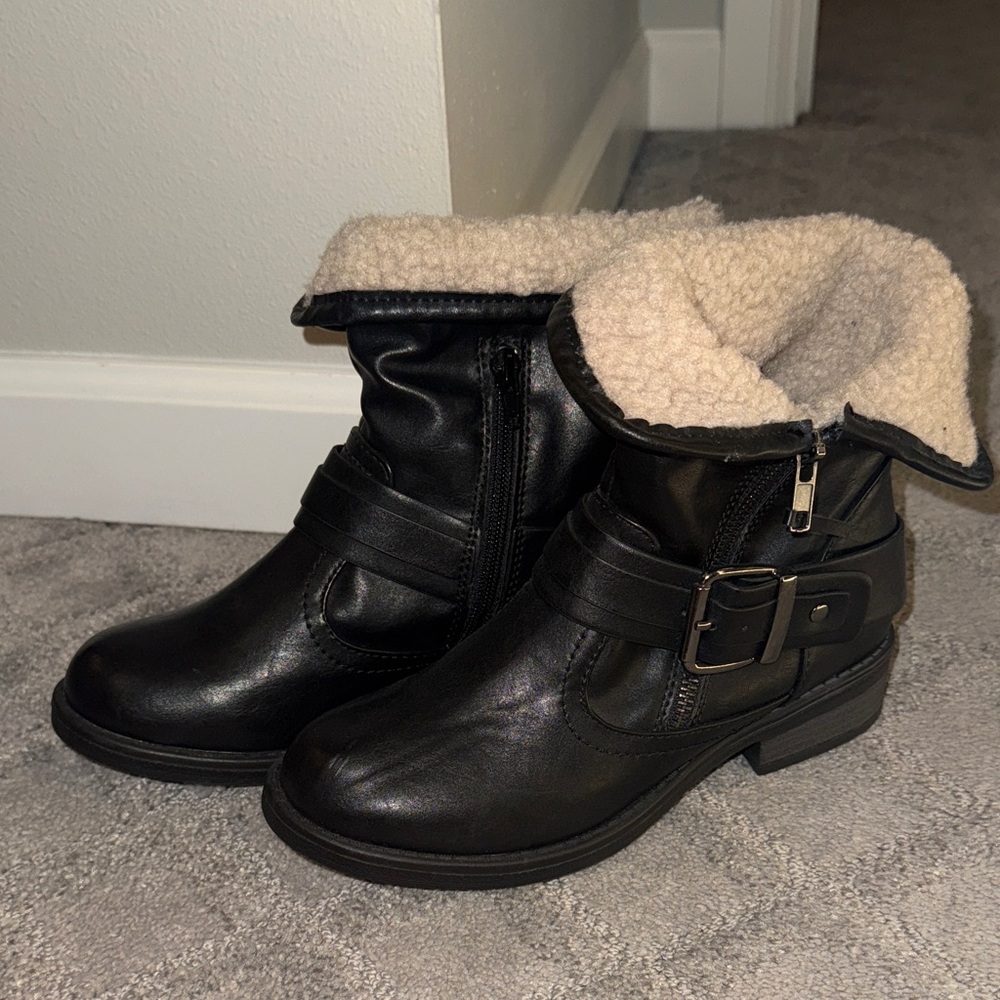 Cityclassified Black Winter Boots with Cream Lining